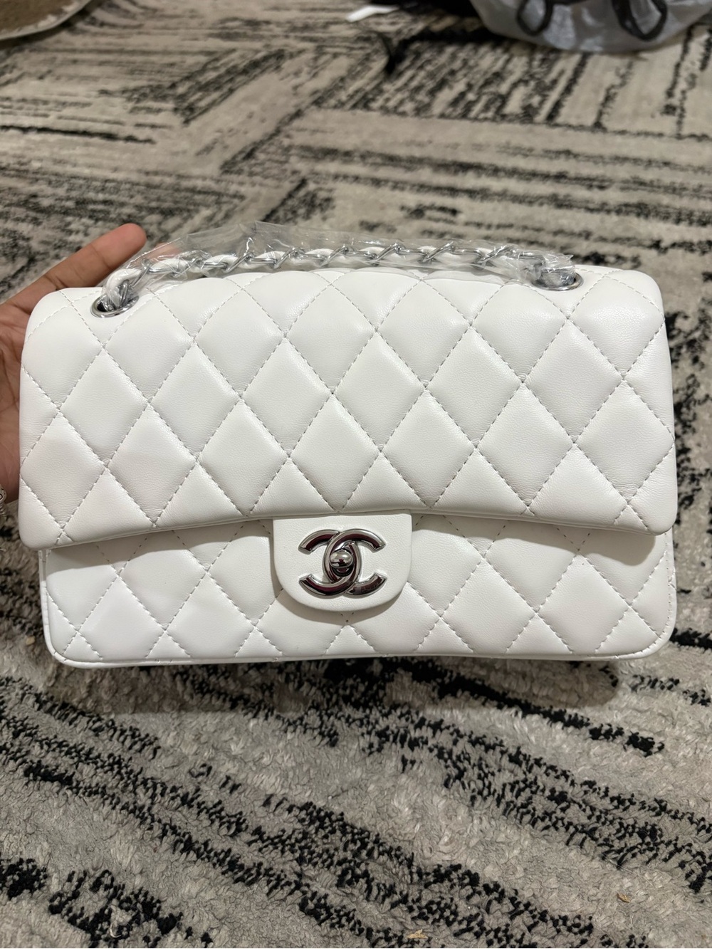 CHANEL White Quilted Leather Shoulder Bag with Silver CC Lock